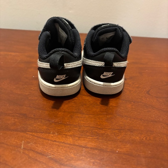 Nike Court Borough Low 2 TD in Black and White Child Size 6 - Picture 4 of 8